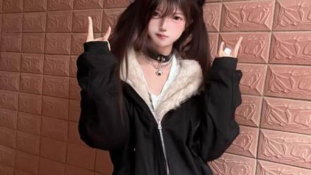 又入秋了 去年你留下的外套里面还有我们看过的电影票