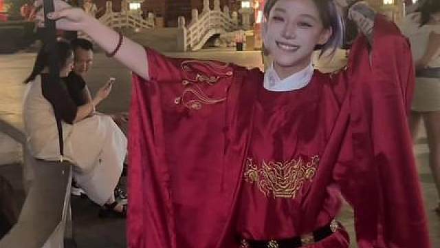 没有这个帽子，，更像弼马温叻，，，