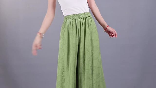 穿上圆领袍之后，少年感一下就出来了