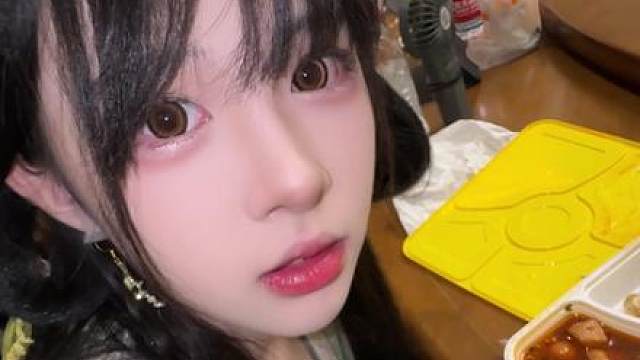 失眠熊也学会肘击了！