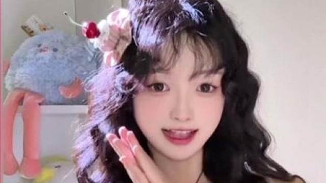 月儿在手中开啊花儿笑