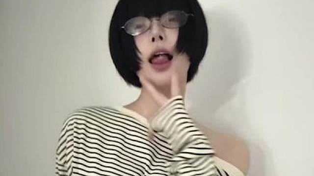 我看看谁那么晚还没睡