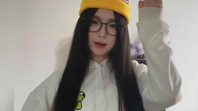 宝宝天冷要加衣哦