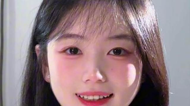 月儿在手中开呀怀儿笑