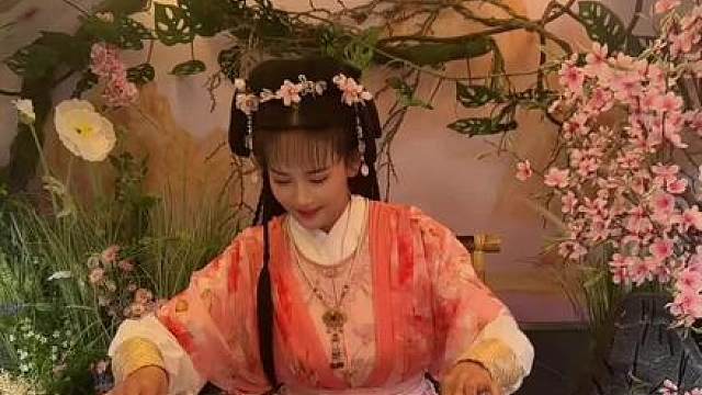 蓉儿打卡“桃花岛”主题公交