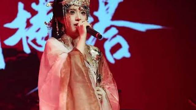 “枯藤难宿昏鸦 轻雪藏不住风华”