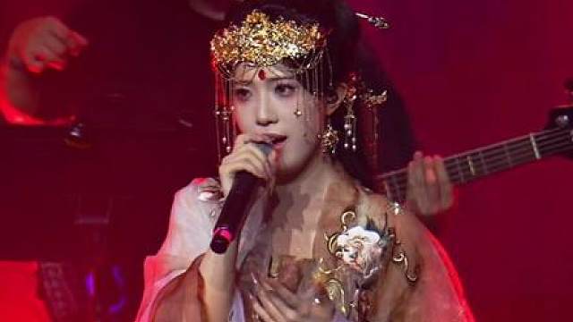 “枯藤难宿昏鸦 轻雪藏不住风华”