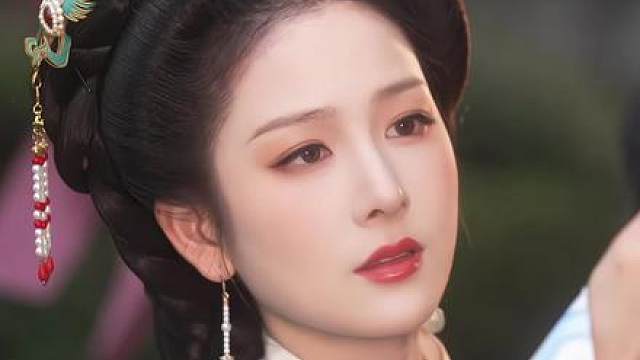 眉黛蹙成游子恨