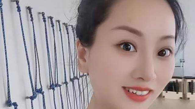 Hello, good morning.上瑜伽课，我是最积极的，快来给我颁奖吧。