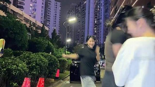 好莫名其妙的一个视频…