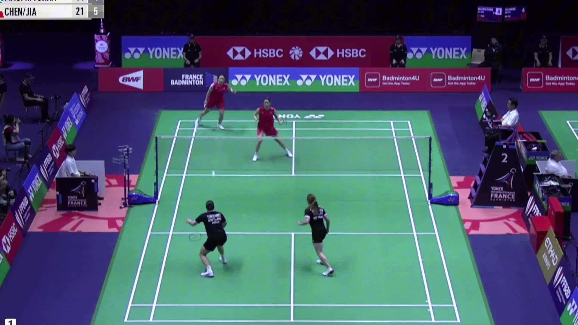 凡尘组凭分球和反抽化解危机，多次逼迫对手挑高球，以大比分2-0淘汰对手