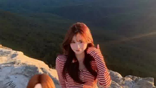 抬眸那瞬，甜意漫过时光缝隙