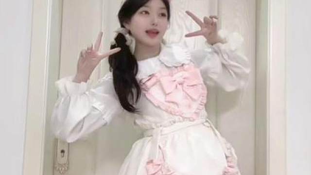 长得萌萌的说话也萌萌的很讨人喜欢的小甜妹