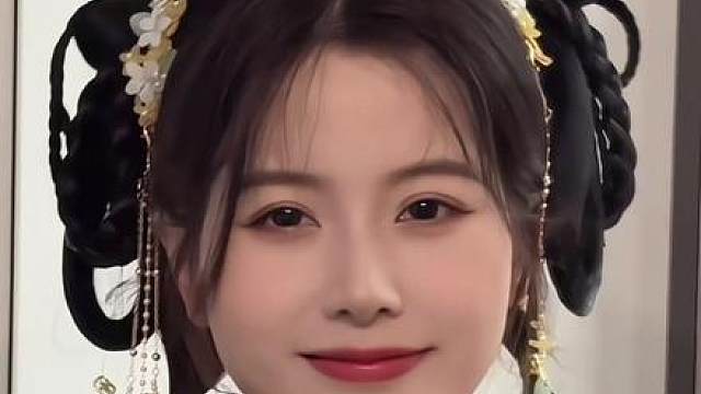 袅娜少女羞，岁月无忧愁