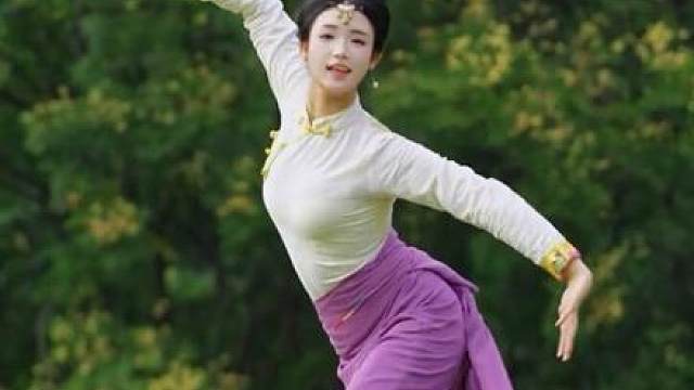 让快乐空气中自由飞舞