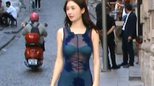 1989年，洛杉矶街头的旗袍女士 其实不是LA是土耳其的伊斯坦布尔独立大街