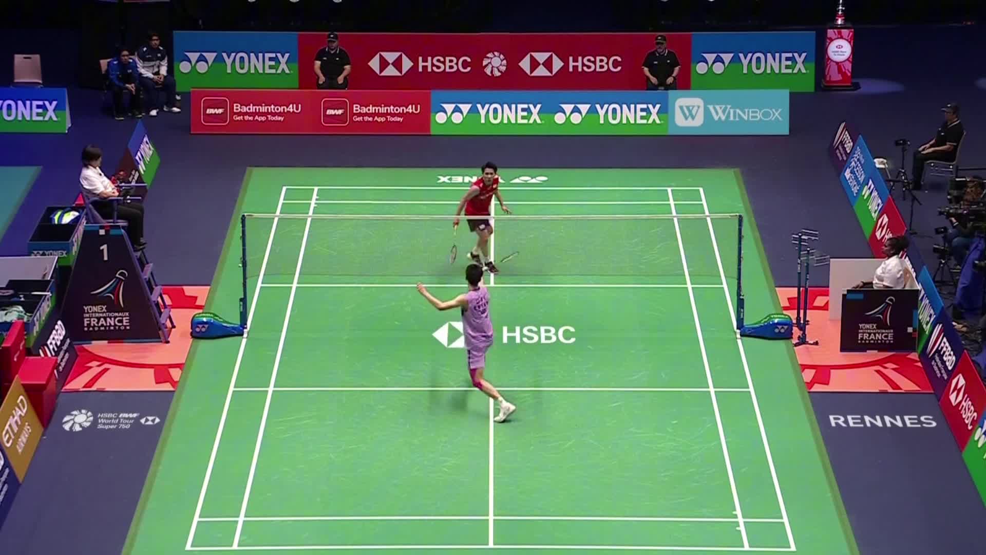 李诗沣凭连续拉吊后场，调动渡边航贵体能，以21-17拿下决胜局，成功晋级