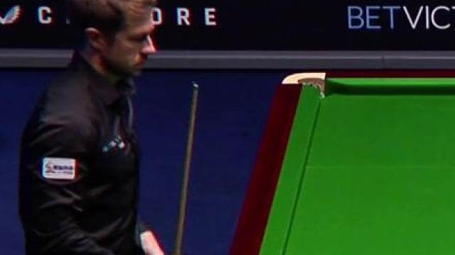 杰克·利索夫斯基主动承认犯规，塔猜亚拍桌致敬