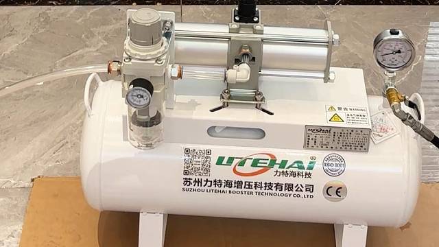 两倍压缩气体增压器
