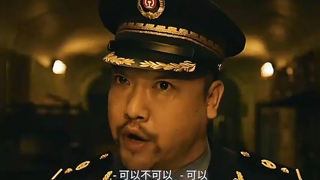 贾冰一本正经的样子挺搞笑的