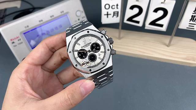 手表是重要的配饰，与个人风格和日常场合密不可分