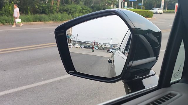 汽车后视镜标准调整方法