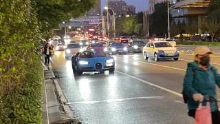 武漢街頭偶遇小小小酷哥開(kāi)布加迪打卡漢街，路人都在圍觀拍照！真的太炫酷了！排面直接拉滿！