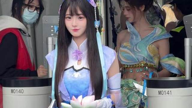 你们小王玩家也吃的太好了啊啊啊 官方coser都美成啥了