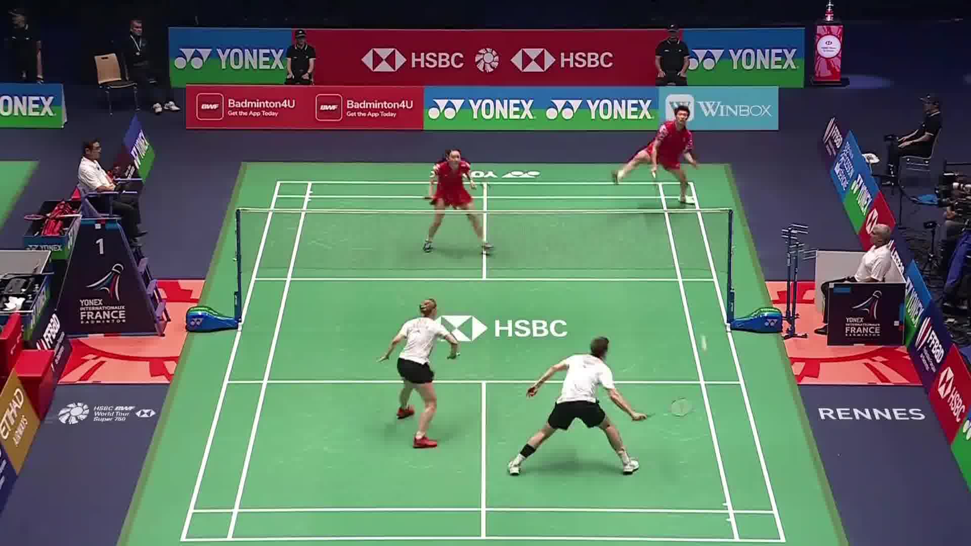 丹麦组合加强了网前争夺和进攻，丫邦失误增多，先丢一局