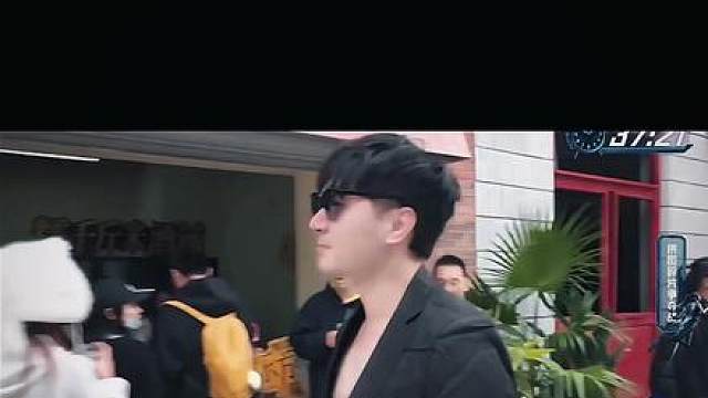 “黑衣人上线” 气质这块还是拿捏