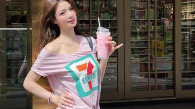 在夜市看到这个T恤真的走不动道