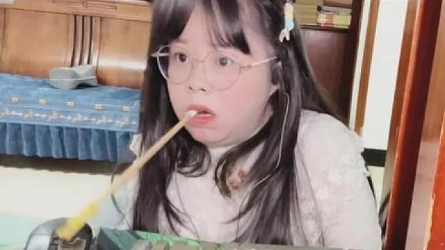 我去买桂 卖桂的给我看的是这段视频