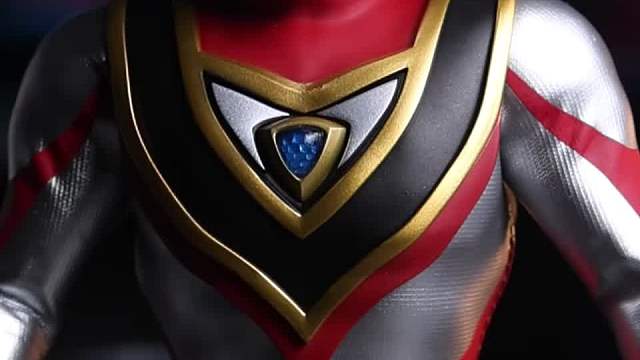 媲美收藏级别的盖亚奥特曼 Alphamax 布衣盖亚