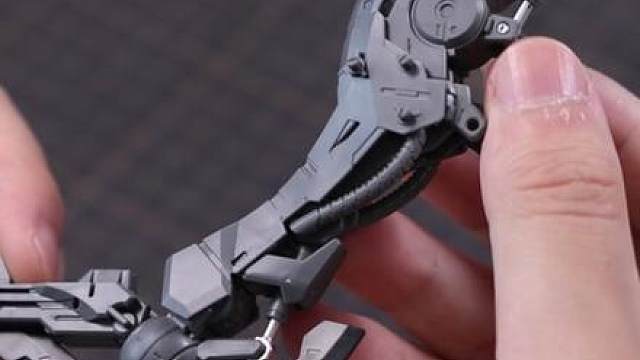 时隔近5年 结构优化 MG铁血又出新品 万代MG高达维达尔