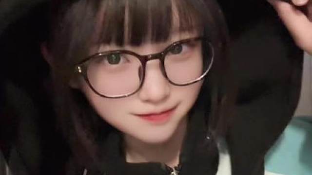 我能嘤嘤嘤 也能冷冰冰