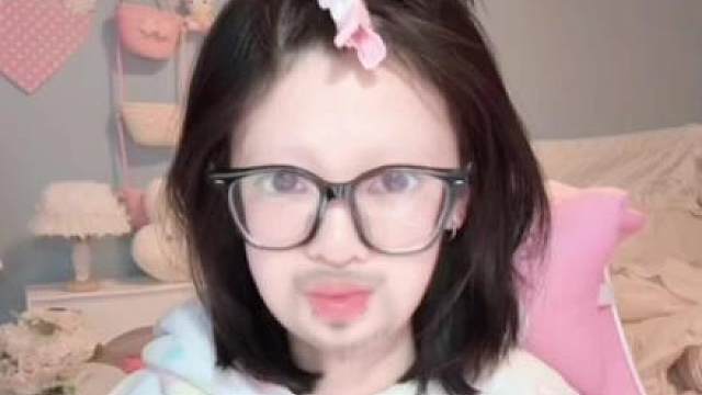 ，月落。但我的眼睛更好看，因为我的眼里有