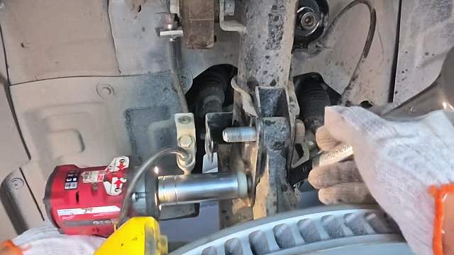 带你体验长安univ更换避震