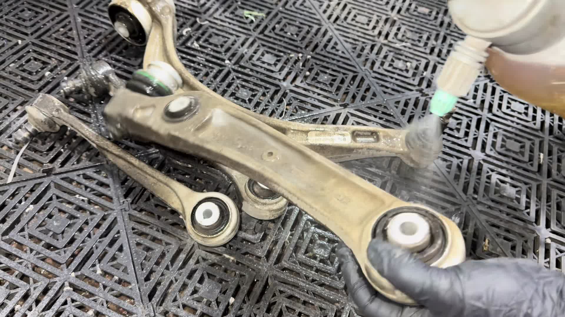 沉浸式体验奥迪a6整备底盘