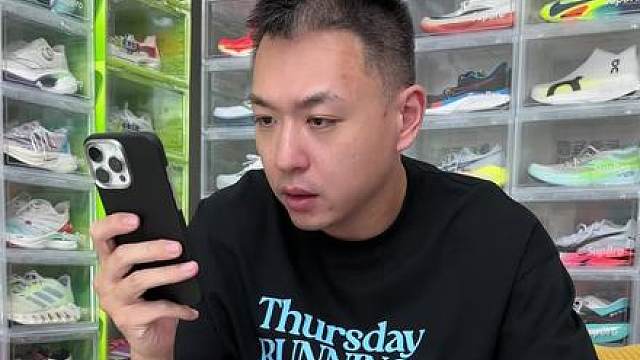 每天私信多的看不完，随便打开几个选鞋问题就这么炸爽，你们打瓦都穿什么鞋？