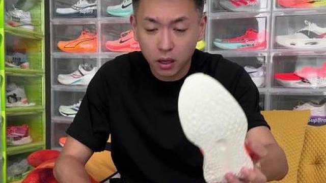 博尔特同款赤兔9pro，长得像彪马的概念鞋，你说专为儿童设计的？什么样的儿童你发来我看看