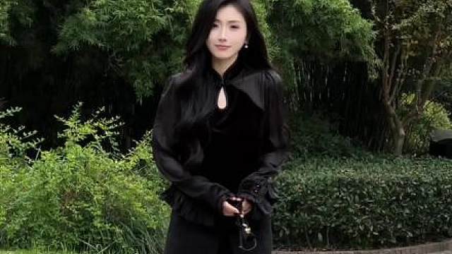 后黑我穿了 我的商务男孩呢