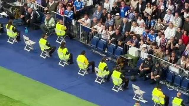 状态火热！维尼修斯触球集锦，C了一整场，最后被龙哥单防了。