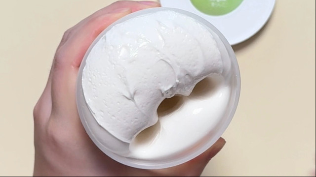 戳一块苹果奶布丁