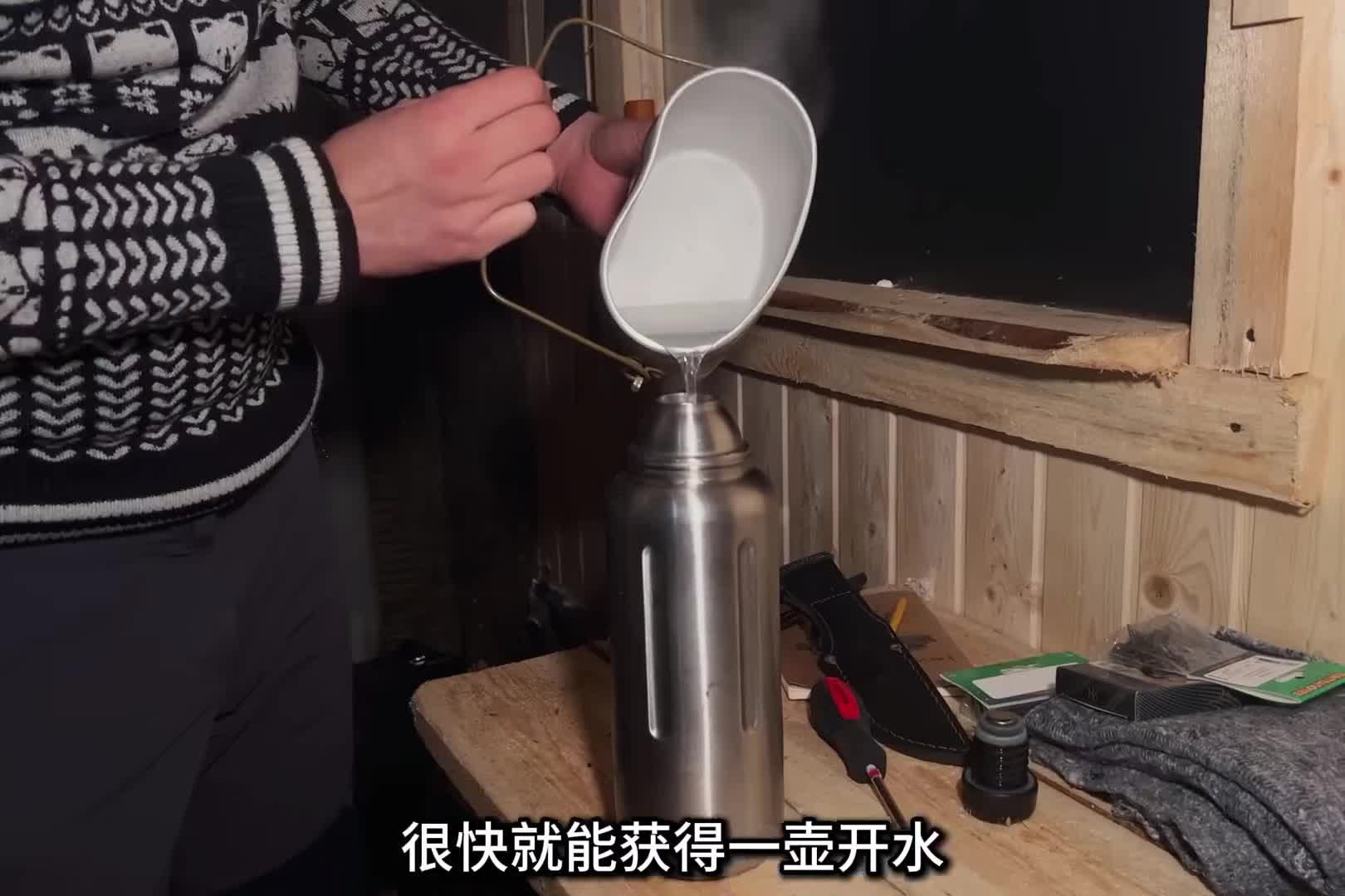 第2集：零下三十度的雪地森林中，躲在大树上的树屋中露营生活