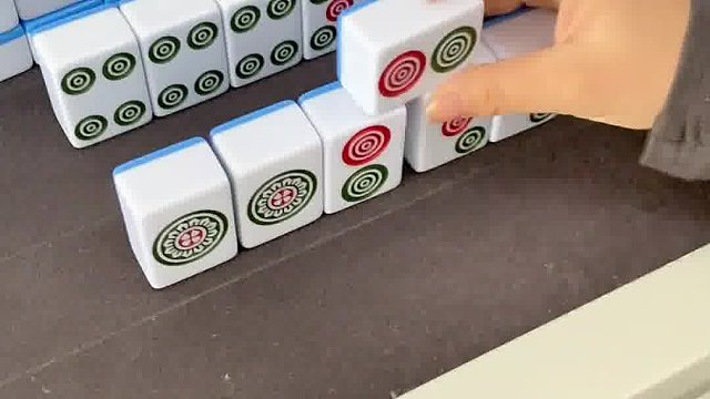 哇～这牌胡什么呀？好怕看漏啊…