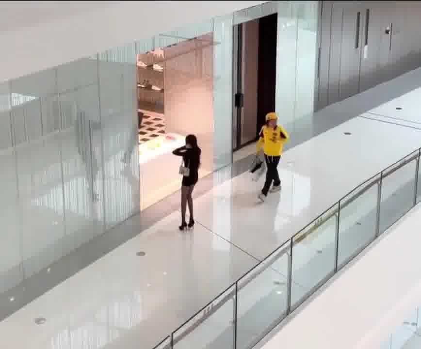 心中无女人，跑腿自成神！！！