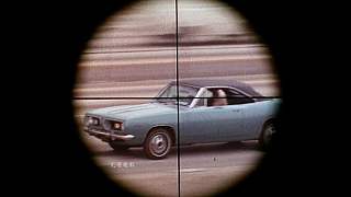 2為了體驗真人吃雞男人竟對著路人瘋狂射擊