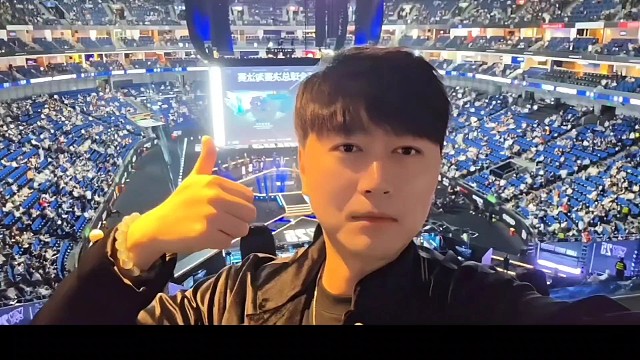 第一次现场包厢观看全球总决赛的反应如此真实#小小小酷哥