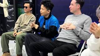 蛋總線下獻(xiàn)唱《陽光下的星星》