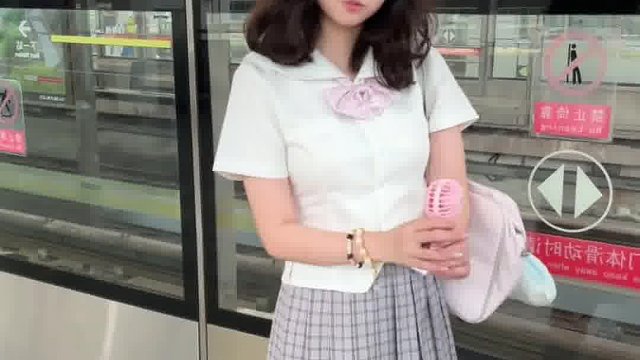 你又开始扮演一个把爱看的很淡的人